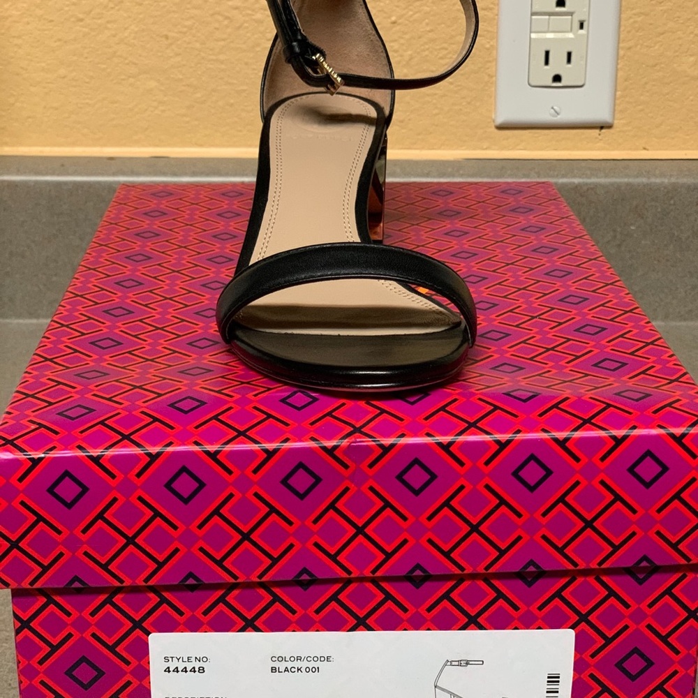 NIB Tory Burch Black chunky heels - size 6